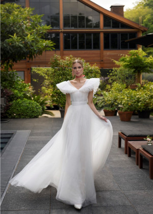 V Neck Ivory Pleated Tulle Glitter Wedding Dress